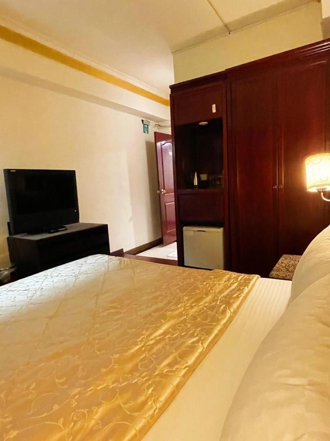 Family Hotel - Linsen Tainan Extérieur photo