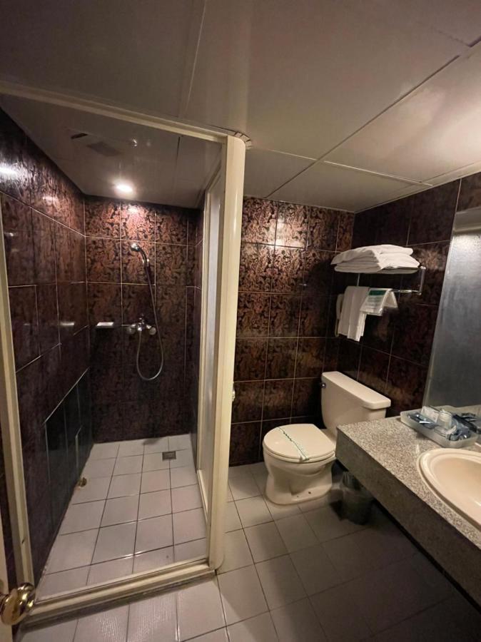 Family Hotel - Linsen Tainan Extérieur photo