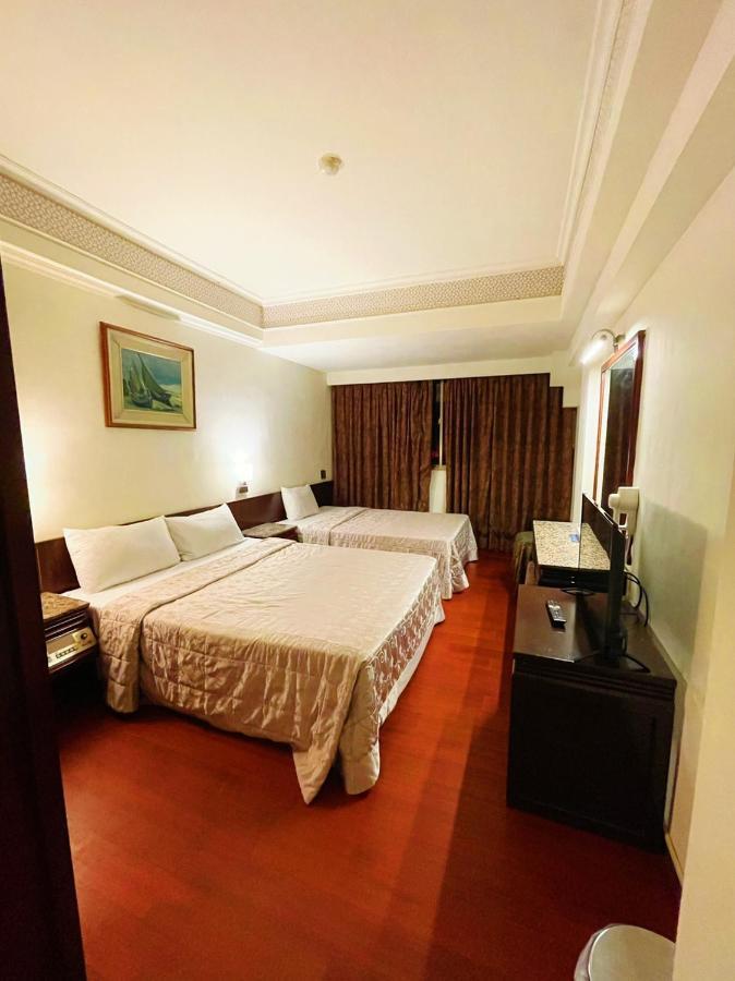 Family Hotel - Linsen Tainan Extérieur photo