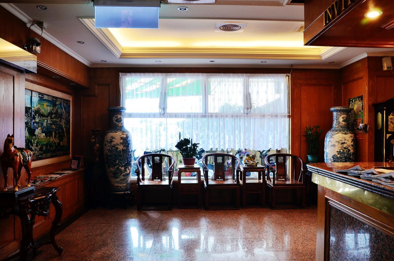 Family Hotel - Linsen Tainan Extérieur photo