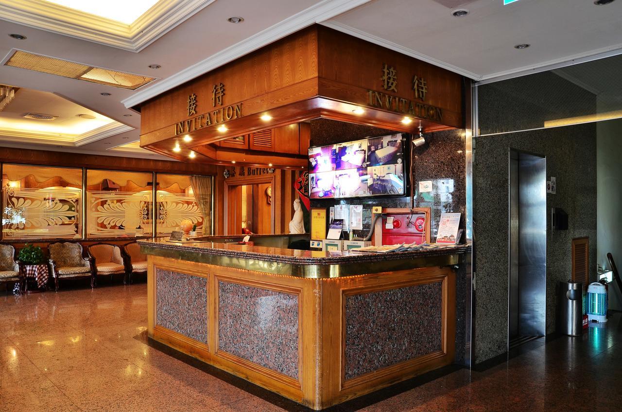 Family Hotel - Linsen Tainan Extérieur photo