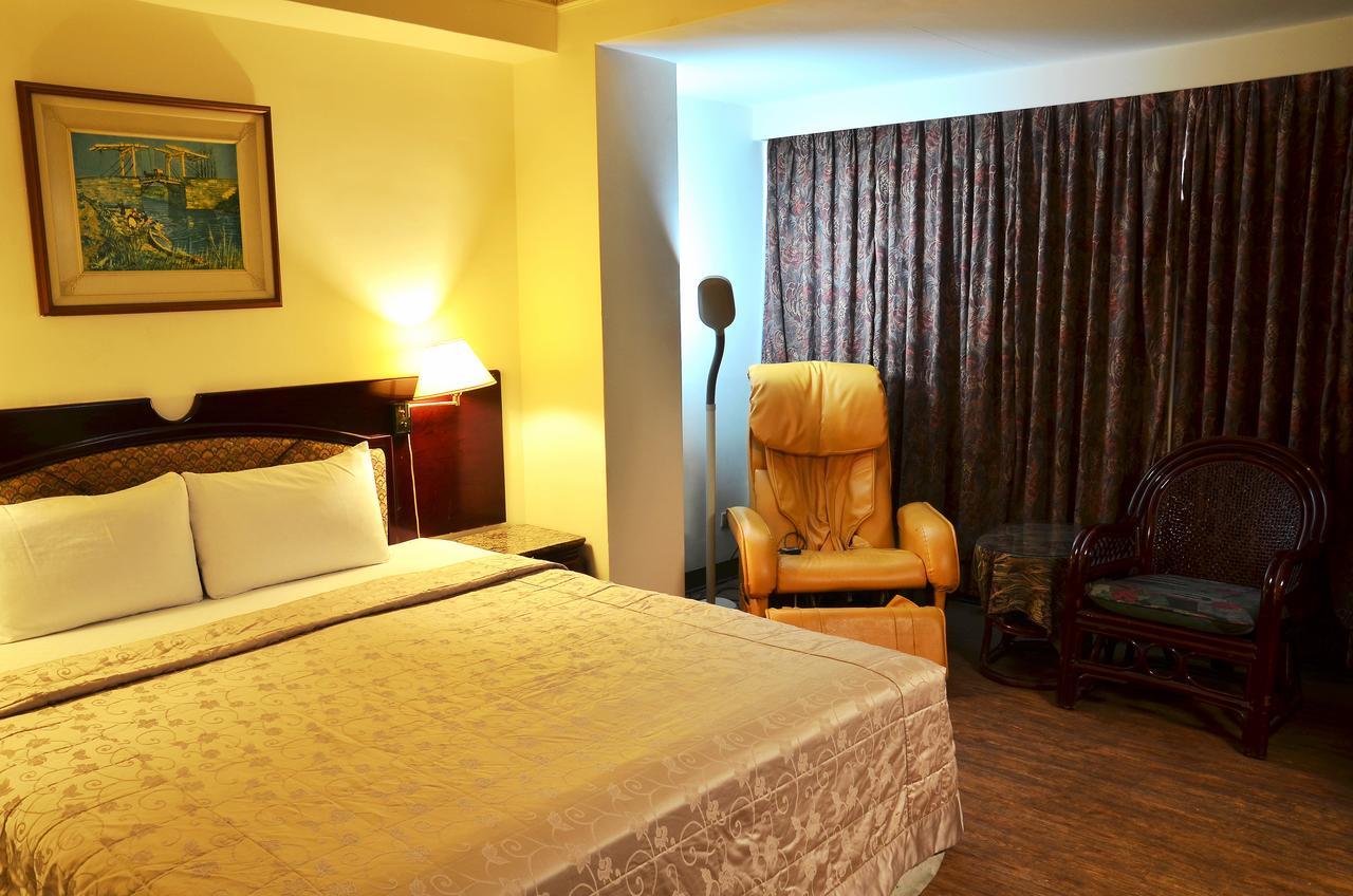 Family Hotel - Linsen Tainan Extérieur photo
