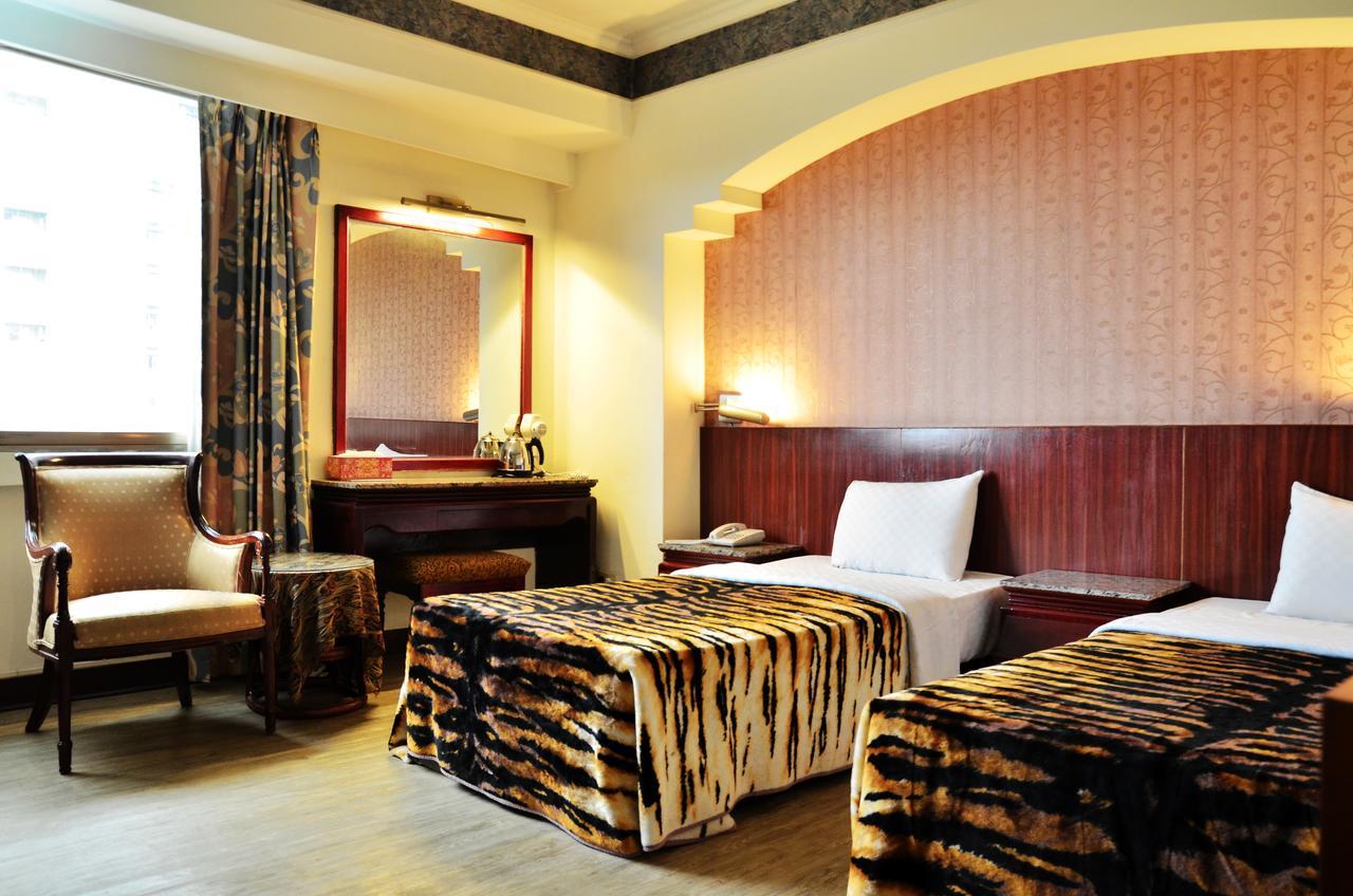 Family Hotel - Linsen Tainan Extérieur photo