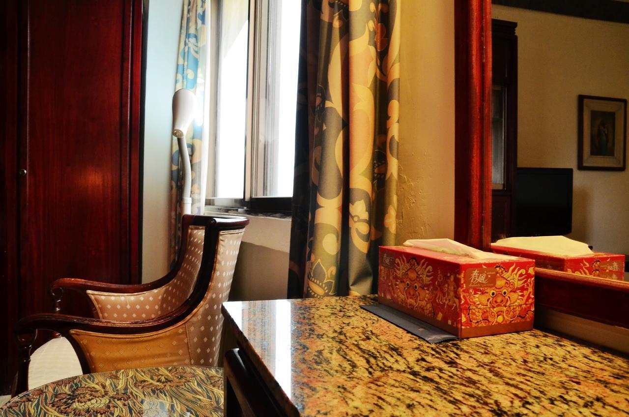 Family Hotel - Linsen Tainan Extérieur photo