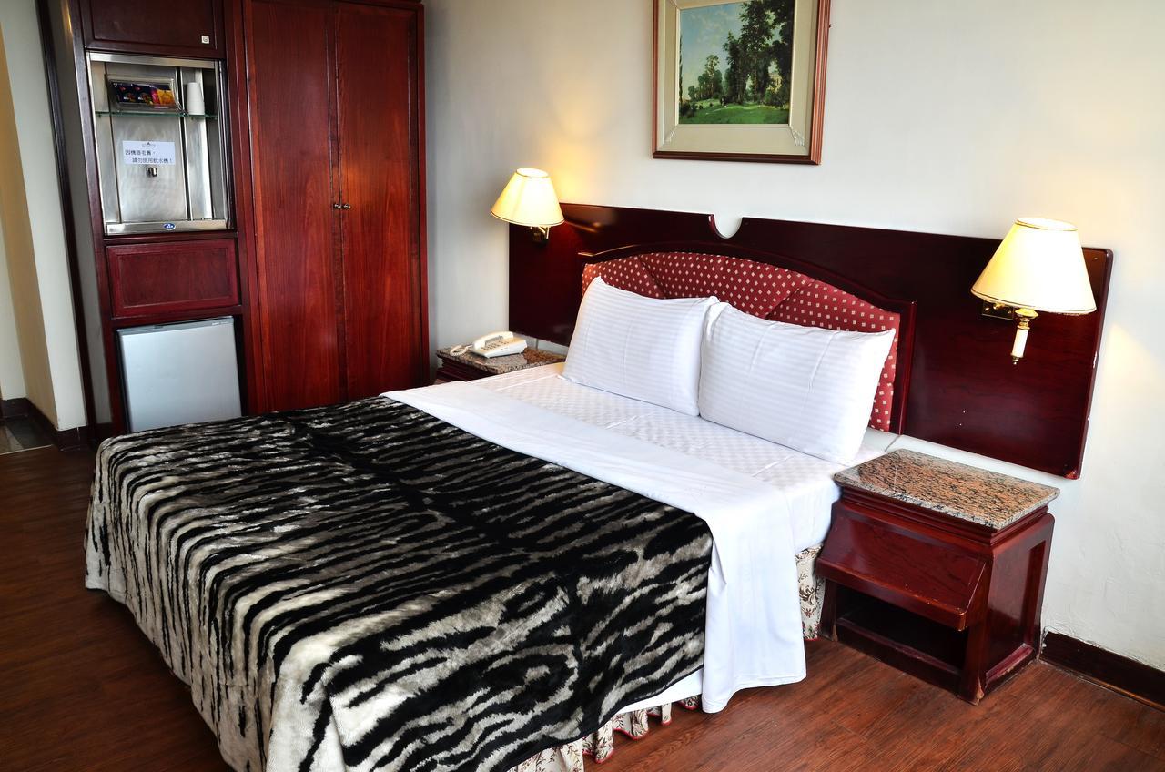 Family Hotel - Linsen Tainan Extérieur photo