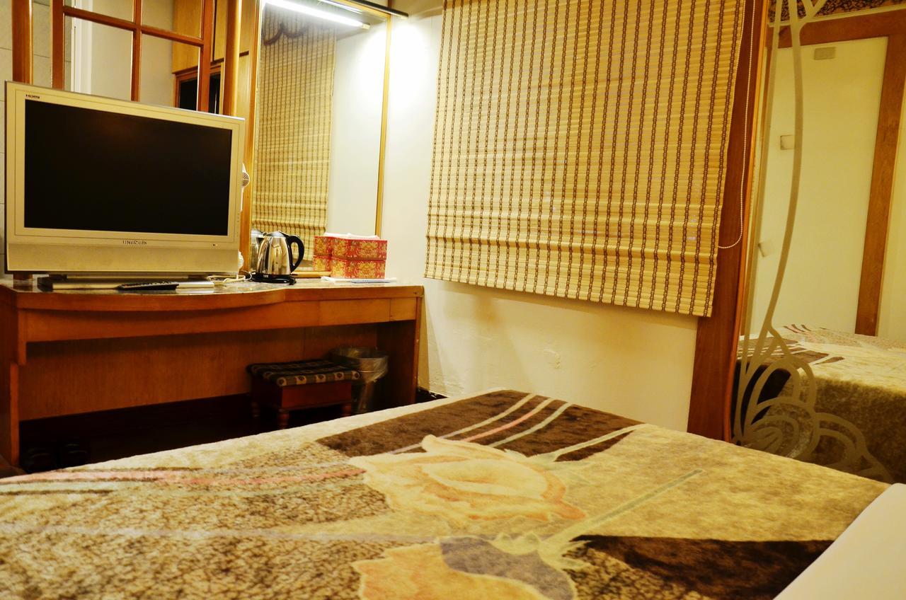 Family Hotel - Linsen Tainan Extérieur photo