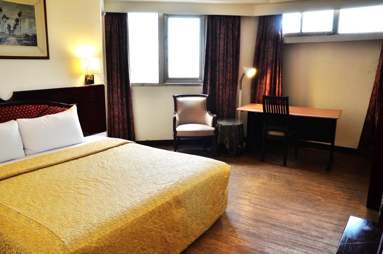 Family Hotel - Linsen Tainan Extérieur photo
